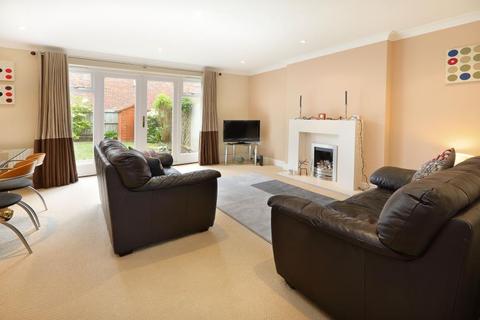 3 Armstrong Road, Englefield Green, Egham, TW20 0RW