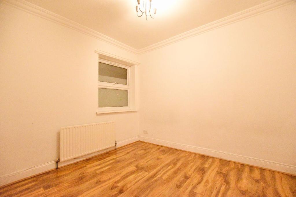 Elizabeth Road, E6 5 bed terraced house £2,500 pcm (£577 pw)