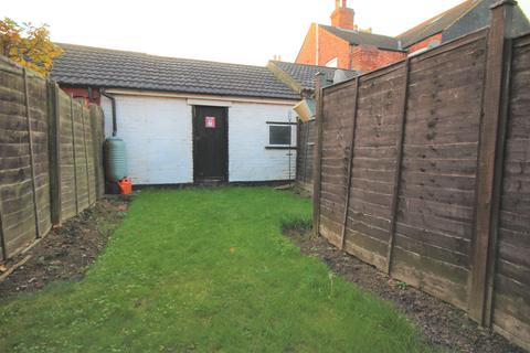 3 bedroom terraced house to rent, Nelson Street, Kettering NN16