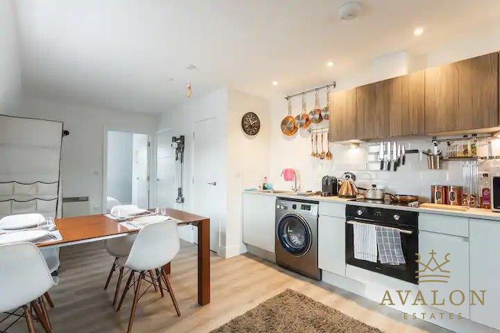 Furnished One Bedroom Apartment - Town Center