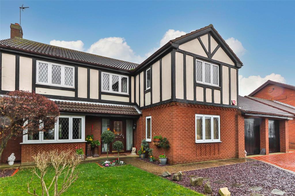 Main Road, Camerton, Hull, HU12 4 bed detached house £425,000