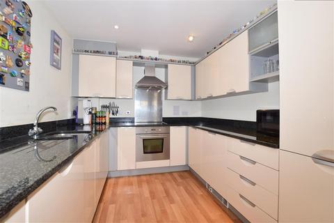 1 bedroom flat for sale - Highbury Drive, Leatherhead, Surrey