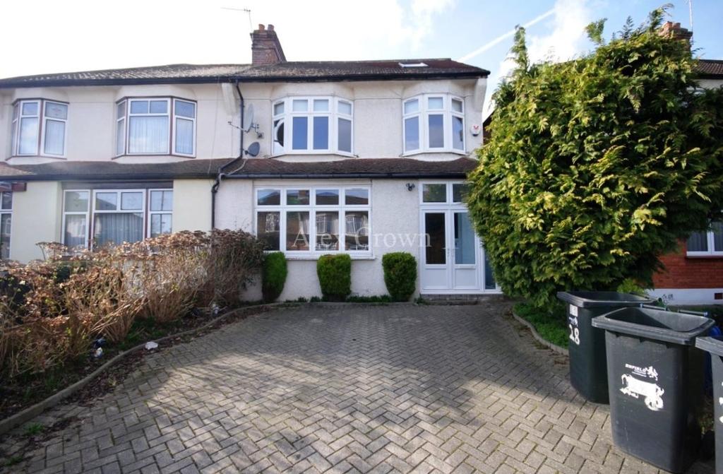 Sittingbourne Avenue, Enfield 5 bed house £2,350 pcm (£542 pw)