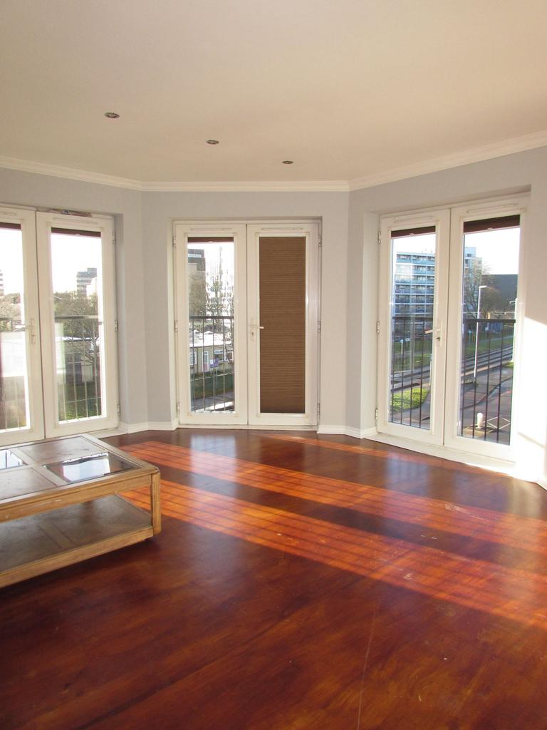 Flat 14 2, Actonville Avenue... 2 bed apartment £825 pcm (£190 pw)
