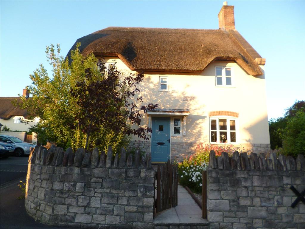Manor Farm Close, Maiden Newton, Dorchester, Dorset, DT2 3 bed detached
