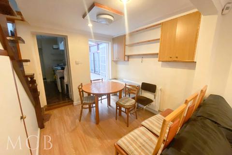 2 bedroom terraced house to rent - Kingsley Road, Hounslow