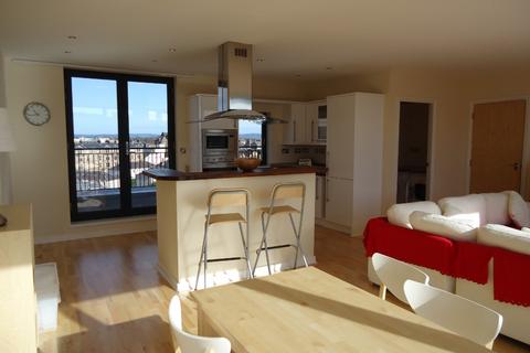 3 bedroom penthouse to rent, Hopetoun Street, Broughton, Edinburgh, EH7