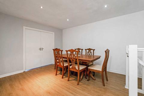 4 Glenartney, Houston, Johnstone, PA6 7EQ