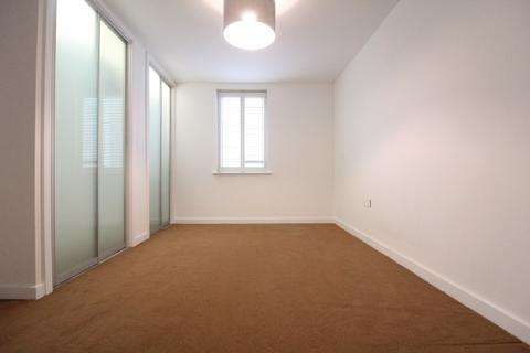 2 bedroom flat to rent, West Street