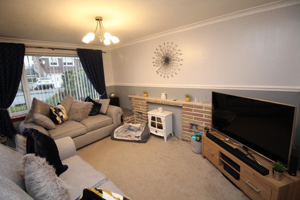 Stuart Road, PA7 3 bed semidetached house £995 pcm (£230 pw)