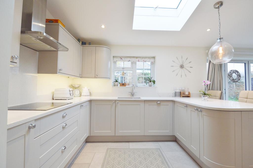 Lodwick, Shoeburyness, SS3 4 bed detached house £650,000