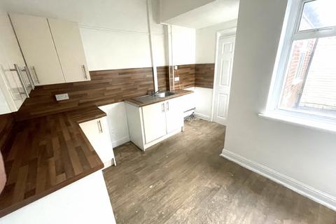 2 bedroom terraced house to rent, Holland Street, Hull HU9