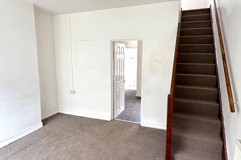 2 bedroom terraced house to rent, Holland Street, Hull HU9