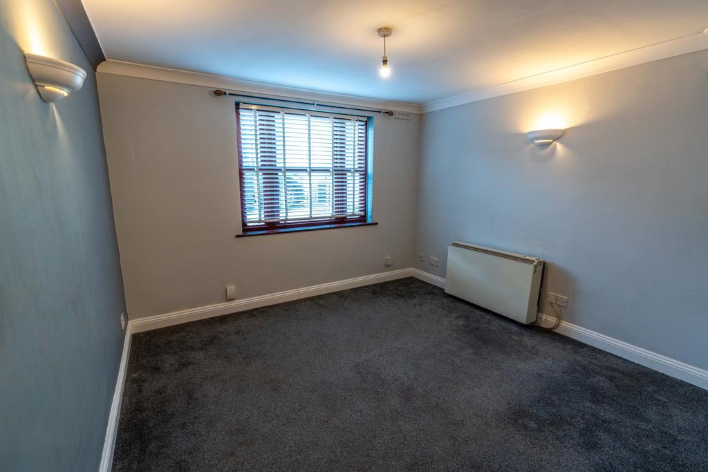 Catherine Street, Rochester, Kent, ME1 1 bed flat £750 pcm (£173 pw)
