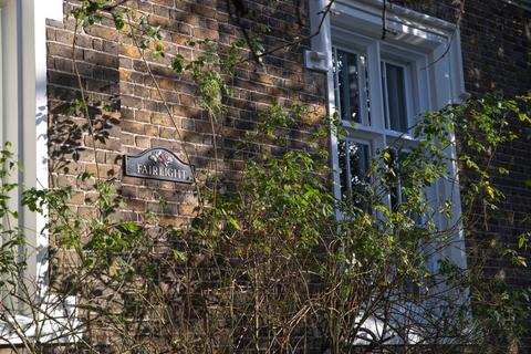 2 bedroom apartment for sale - The Fairlights, 4 Church Grove, Hampton Wick, Surrey