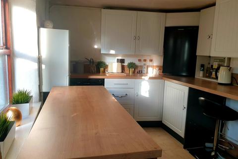 2 Platt Lane, Dobcross, Oldham, OL3 5AD