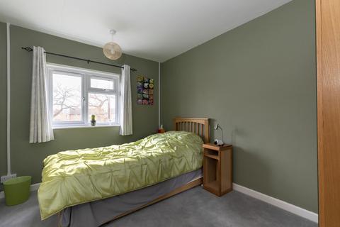 8 Dinas Close, Cheltenham, GL51 3EP