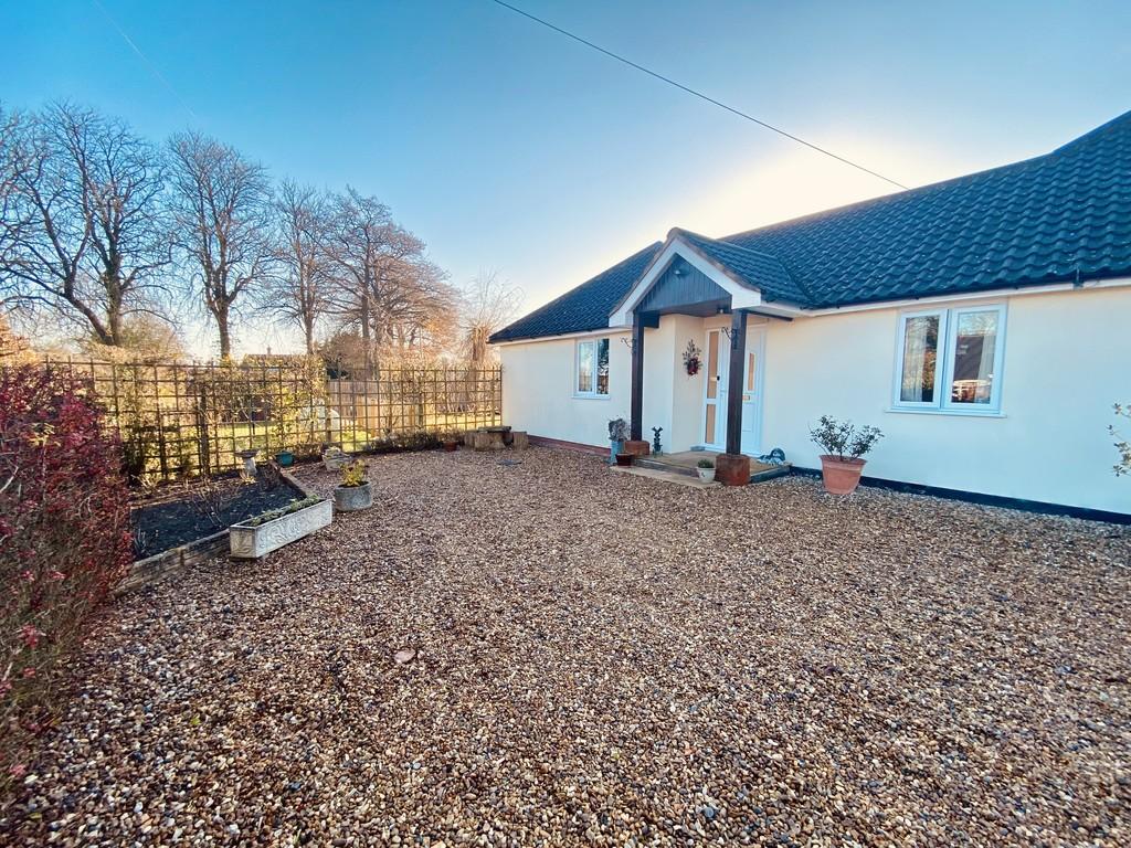 Rode Lane, Carleton Rode 4 bed detached bungalow £650,000