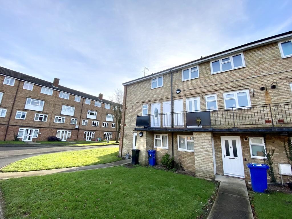 Spencer Gardens, Brackley 3 bed £895 pcm (£207 pw)