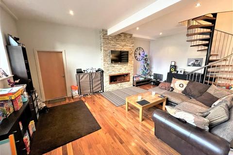 2 bedroom apartment for sale - 7 Rodley Hall, 151 Town Street