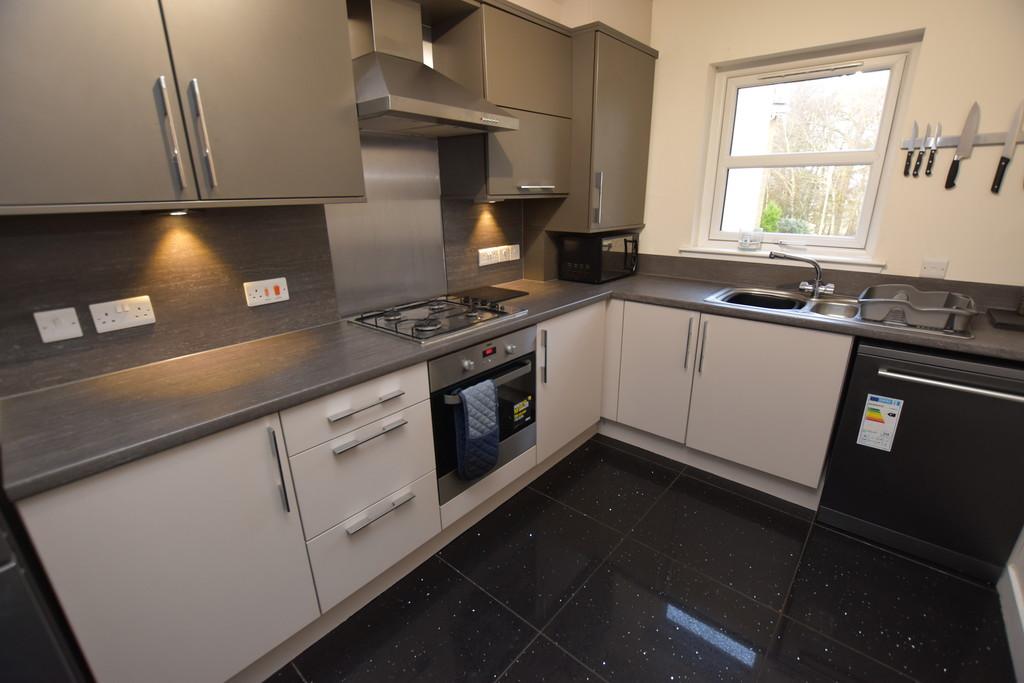 Dunrobin Road, Auchterarder 2 bed end of terrace house £185,000