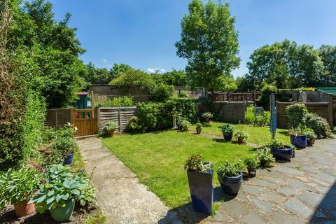 1 Well Close, Ruislip, HA4 0RQ