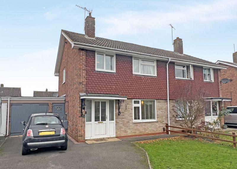 Brookside Road, StratfordUponAvon 3 bed semidetached house £285,000