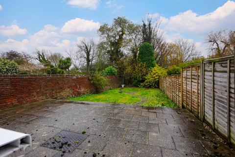 1 bedroom in a house share to rent, St. Stephens Road, Canterbury (whole house)