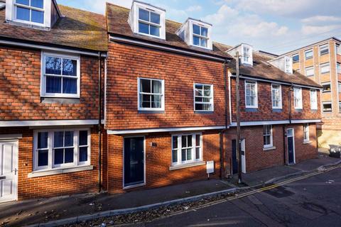 4 bedroom semi-detached house to rent, Kirbys Lane, Canterbury