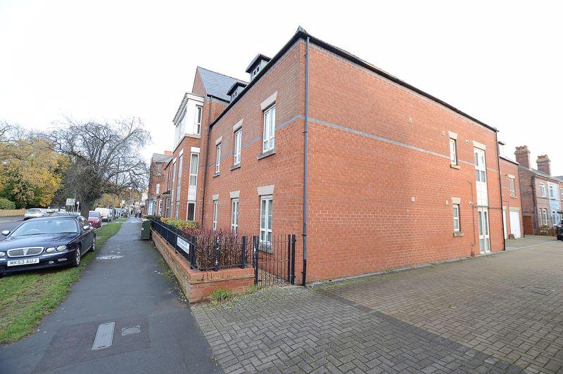 7 Weigall Court, Witham Road, Woodhall Spa 2 bed apartment £53,000