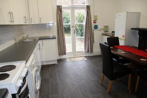 1 bedroom in a house share to rent, Elm Road, Sidcup, Kent, DA14 6AD