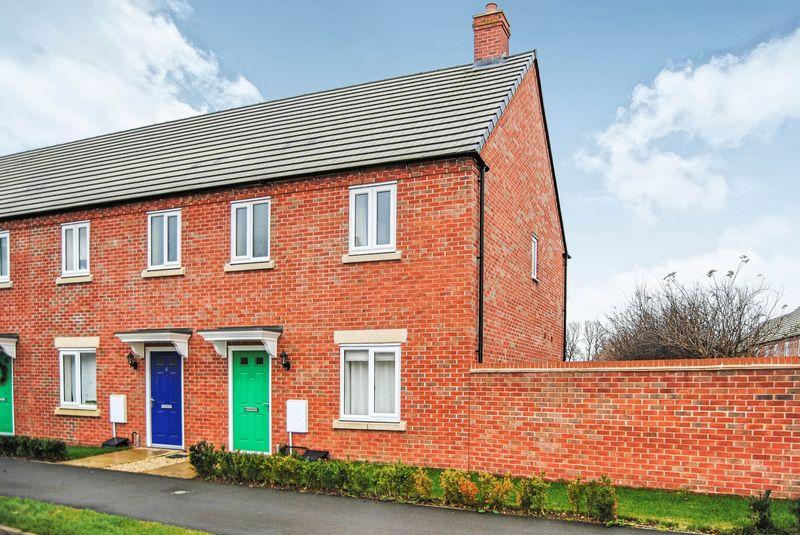 Maresfield Road, Barleythorpe, Oakham 3 bed end of terrace house £745