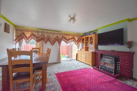 3 bedroom townhouse for sale - Cedarwood Close, Leicester