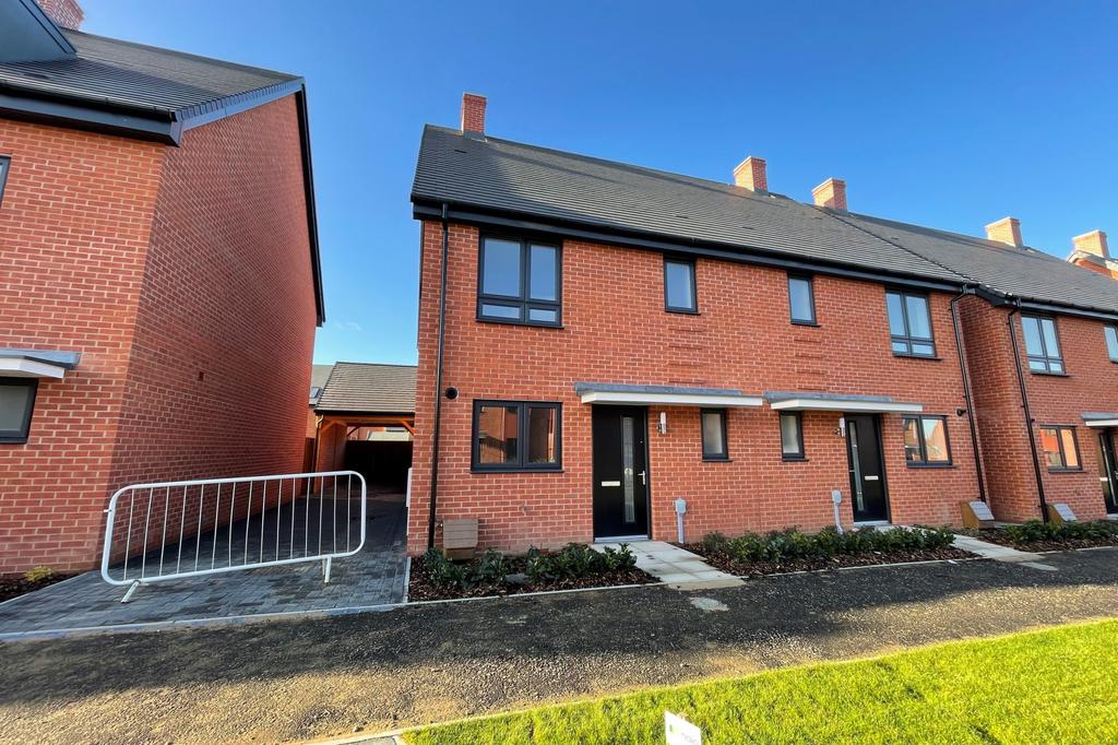 Heritage Road, Bridgefield, Ashford... 3 bed semidetached house £