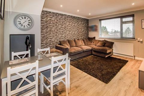 4, Neville Court Eldon Road, Caterham, CR3 5JS
