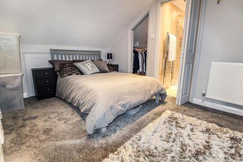 4, Neville Court Eldon Road, Caterham, CR3 5JS