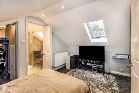 4, Neville Court Eldon Road, Caterham, CR3 5JS