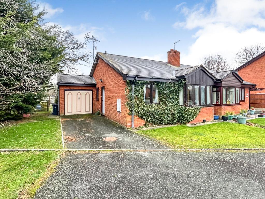 Maes Derw, Llanfechain, Powys, SY22 2 bed bungalow - £160,000