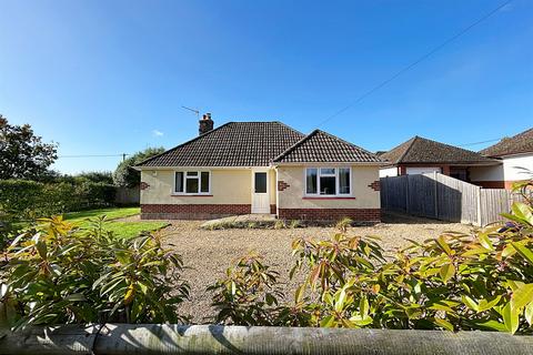 3 bedroom detached bungalow to rent, Broomhill