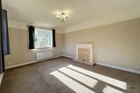 3 bedroom detached bungalow to rent, Broomhill