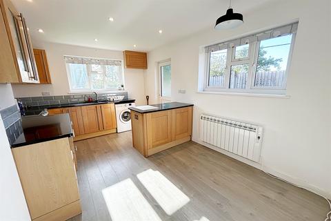 3 bedroom detached bungalow to rent, Broomhill