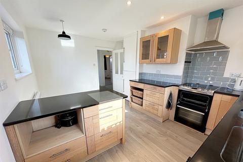 3 bedroom detached bungalow to rent, Broomhill