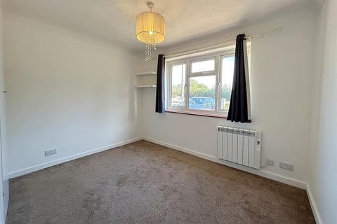 3 bedroom detached bungalow to rent, Broomhill