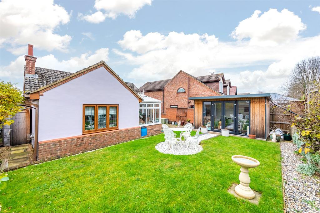 New Road, Bromham, Bedfordshire, MK43 3 bed bungalow £475,000