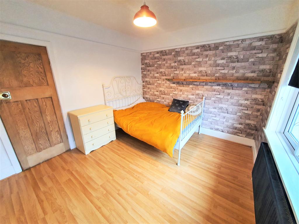 Kingswell Road, Bournemouth BH10 3 bed bungalow £1,300 pcm (£300 pw)