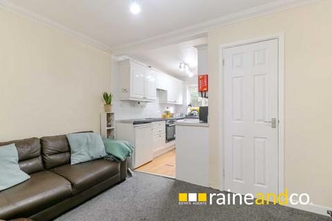 3 bedroom maisonette for sale, Lane End Hatfield