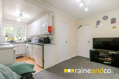 3 bedroom maisonette for sale, Lane End Hatfield