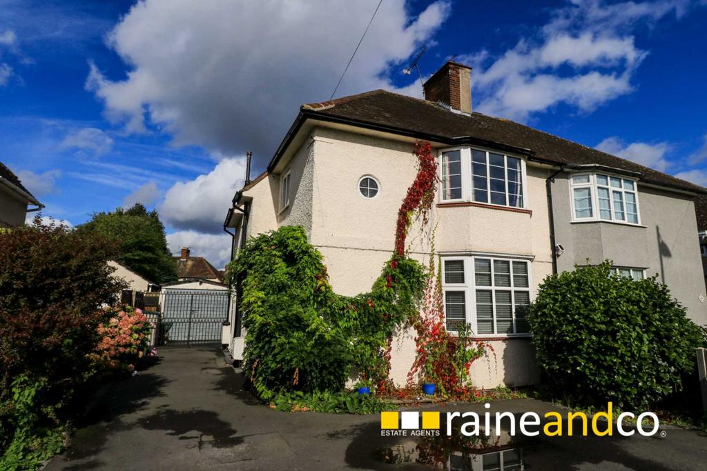 St Albans Road East, Hatfield 3 bed semidetached house £480,000