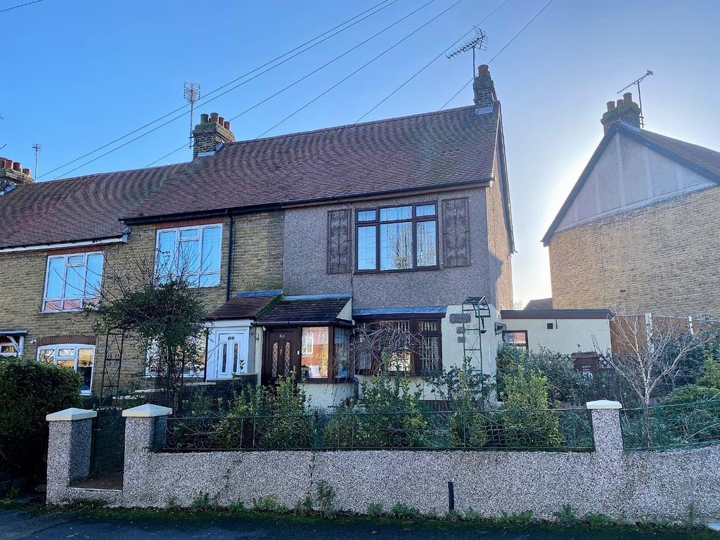 Holding Street, Rainham 3 bed end of terrace house £300,000