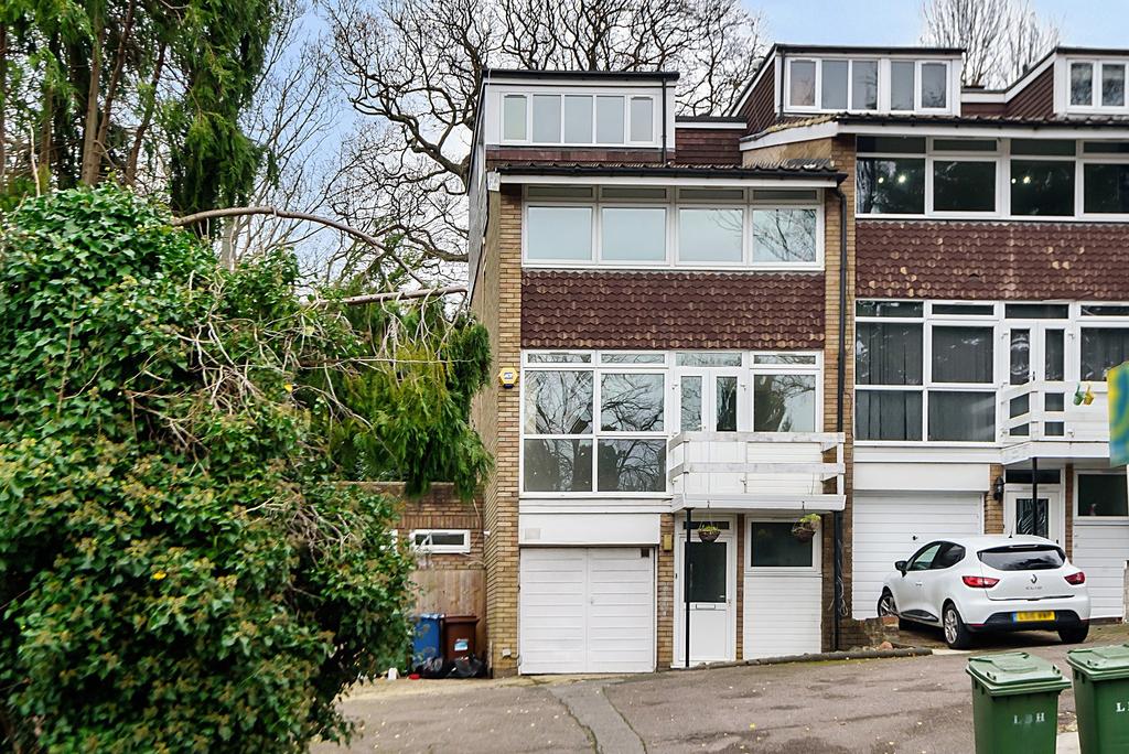 Roxeth Hill, Harrow on the Hill, HA2 4 bed end of terrace house £725,000
